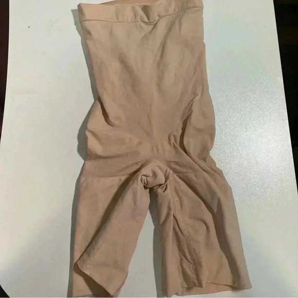 NWOT SPANX Higher Power Short -  S - Picture 7 of 7